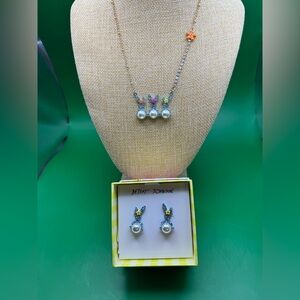 Betsey Johnson Gold Tone Trío Bunny Bar Necklace and Matching Bunny Earrings